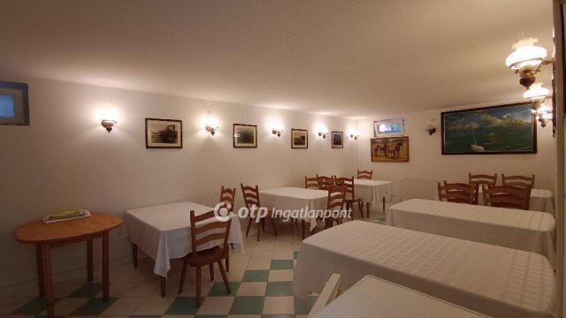 Eladó családi ház, Balatonbogláron 30 M Ft, 3 szobás