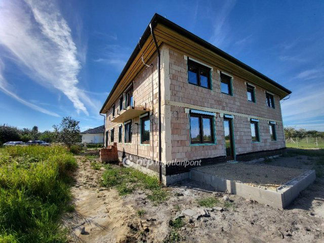 Eladó téglalakás, Szántódon 92.9 M Ft, 3 szobás