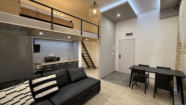 Eladó téglalakás, Budapesten, VI. kerületben, Nagymező utcában