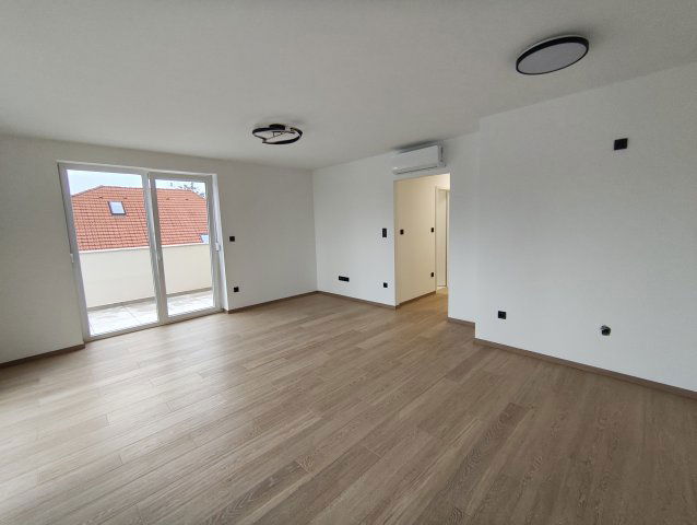 Eladó téglalakás, Komáromban, Vállalkozók útján 84.9 M Ft