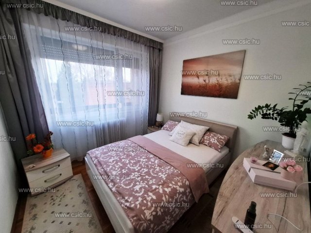 Eladó téglalakás, Pomázon 90 M Ft, 3 szobás