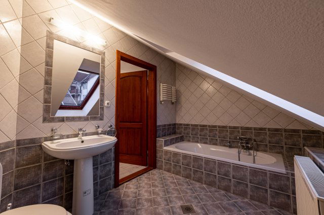 Kiadó családi ház, albérlet, Pécsett 480 E Ft / hó, 5 szobás
