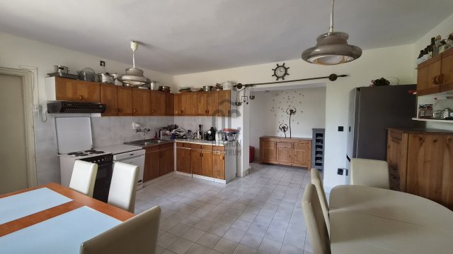 Eladó családi ház, Alsóörsön 199.9 M Ft, 7 szobás