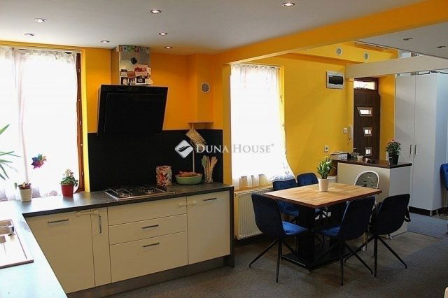 Eladó téglalakás, Budapesten, VIII. kerületben 95 M Ft, 3 szobás