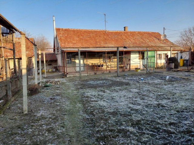 Eladó családi ház, Nagykőrösön 24 M Ft, 2 szobás