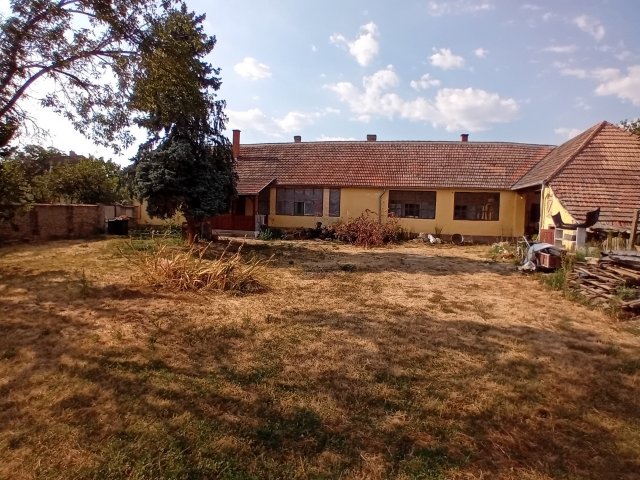 Eladó családi ház, Csávolyon 17.5 M Ft, 2 szobás