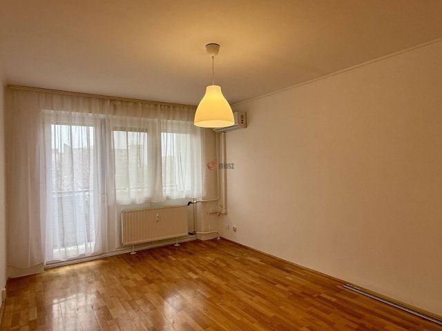 Kiadó panellakás, albérlet, Székesfehérvárott, Gáz utcában