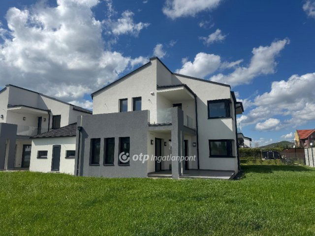 Eladó sorház, Velencén 220 M Ft, 5 szobás / költözzbe.hu