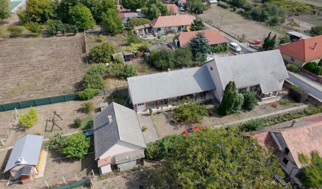 Eladó családi ház, Nyáregyházán 114.99 M Ft, 7 szobás