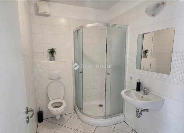 Eladó téglalakás, Budapesten, XI. kerületben 84.9 M Ft, 1 szobás