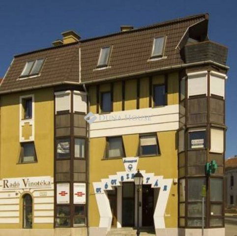 Kiadó téglalakás, albérlet, Pécsett 240 E Ft / hó, 4 szobás