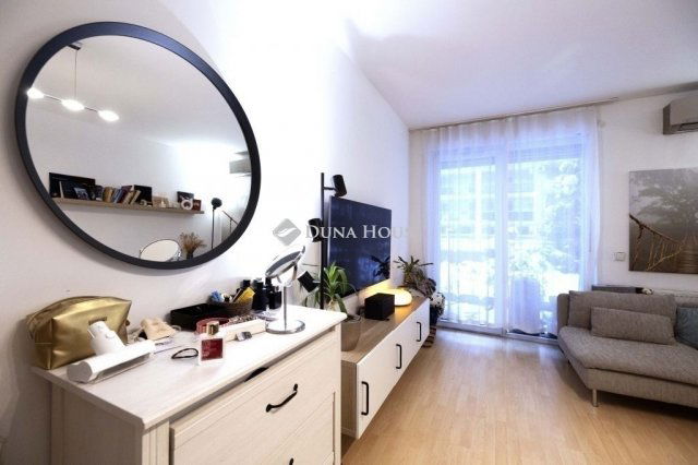 Eladó téglalakás, Budapesten, VIII. kerületben 82 M Ft, 2 szobás