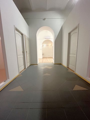 Eladó üzlethelyiség, Debrecenben, Arany János utcában 79 M Ft