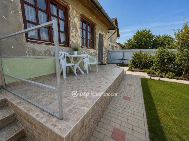 Eladó családi ház, Szigetszentmiklóson 79.9 M Ft, 4 szobás