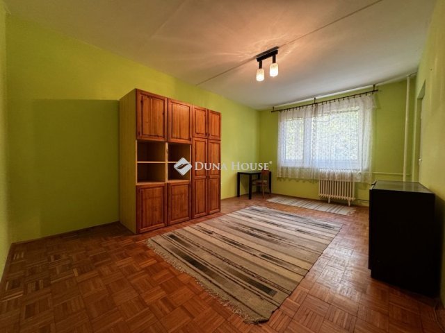 Eladó panellakás, Győrött 39 M Ft, 2 szobás