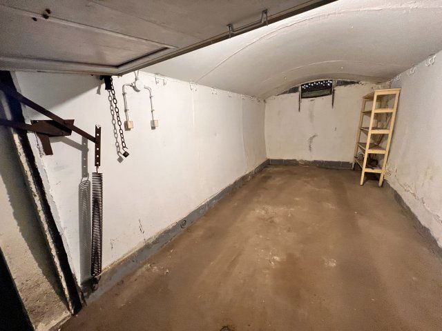 Eladó garázs, Debrecenben, Thomas Mann utcában 6.9 M Ft