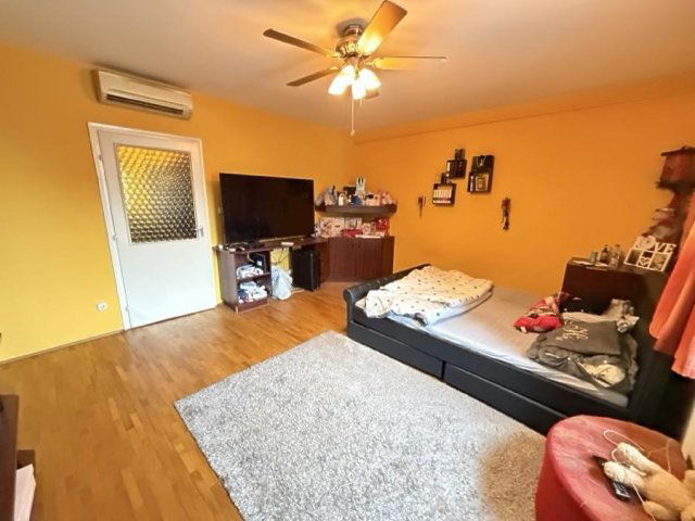 Eladó téglalakás, VIII. kerületben, Karácsony Sándor utcában