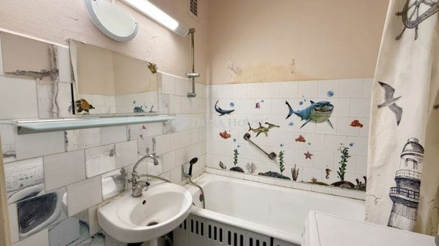 Eladó panellakás, Szegeden 57.9 M Ft, 4 szobás