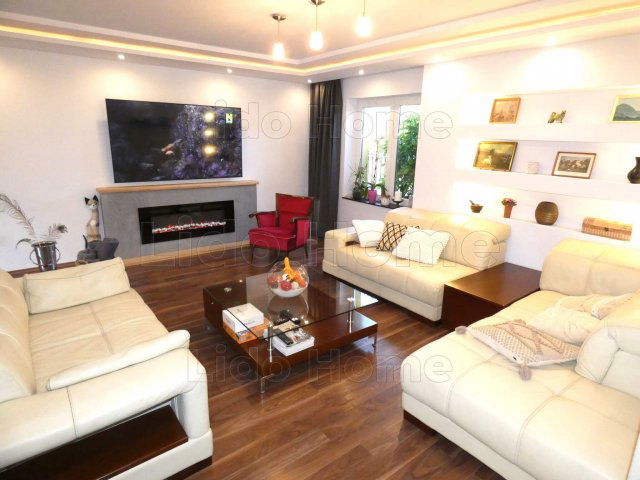 Eladó családi ház, Siófokon 290 M Ft, 7 szobás