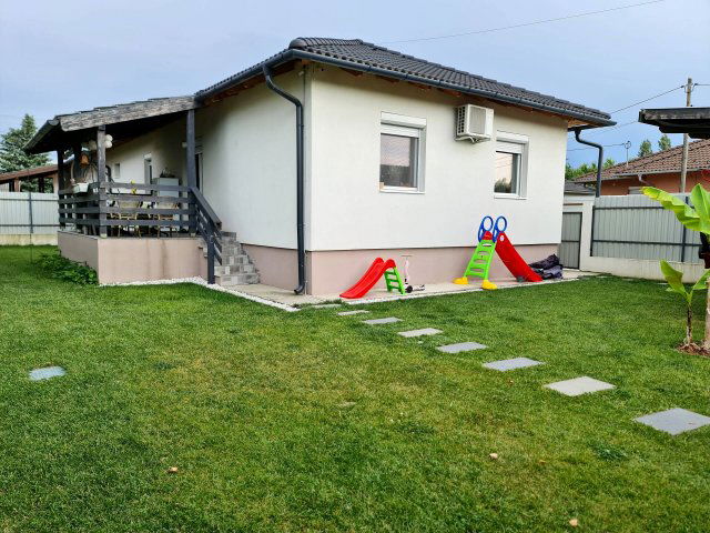 Eladó ikerház, Szigetszentmiklóson 110 M Ft, 5 szobás