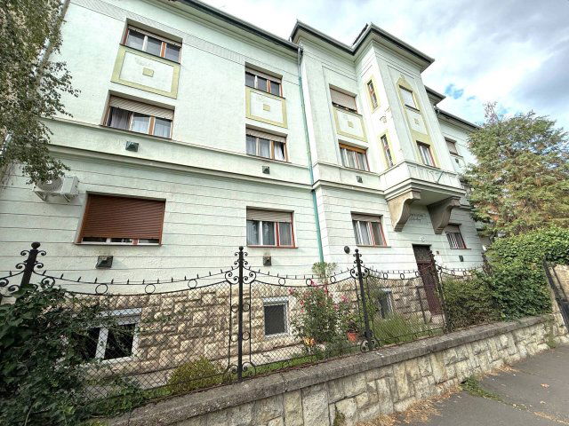 Eladó téglalakás, Pécsett 66.9 M Ft, 3 szobás