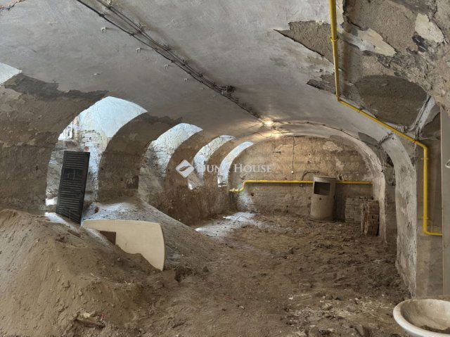 Eladó ipari ingatlan, Budapesten, VII. kerületben 45 M Ft