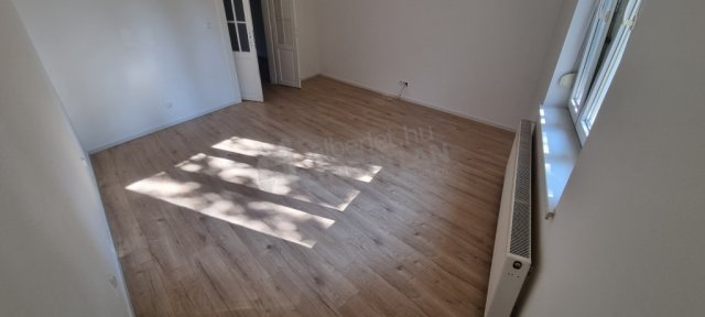 Kiadó téglalakás, albérlet, III. kerületben, Kolozsvári utcában