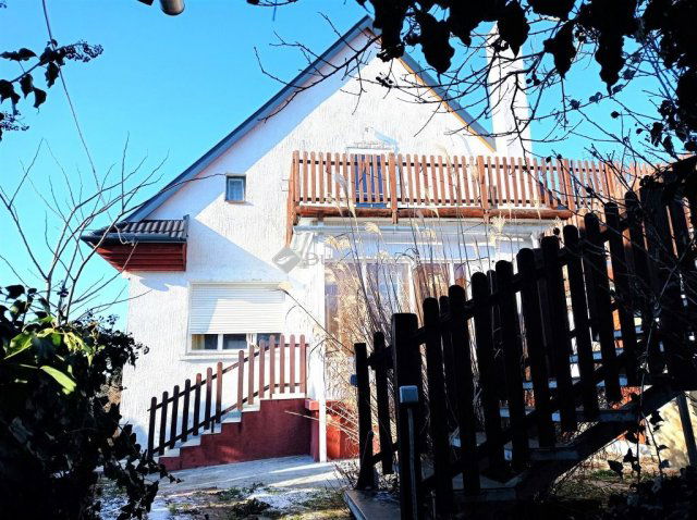 Eladó családi ház, Keszthelyen 75 M Ft, 7 szobás