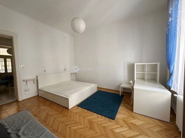 Eladó téglalakás, Budapesten, V. kerületben 75.9 M Ft, 1 szobás