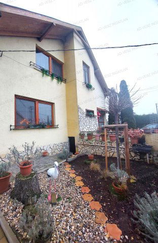 Eladó családi ház, Tarjánon 119.9 M Ft, 5 szobás