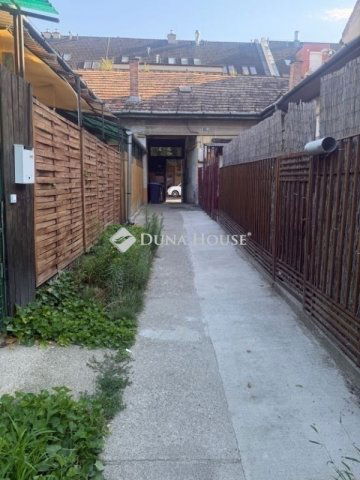 Eladó családi ház, Budapesten, IV. kerületben 38 M Ft, 2 szobás