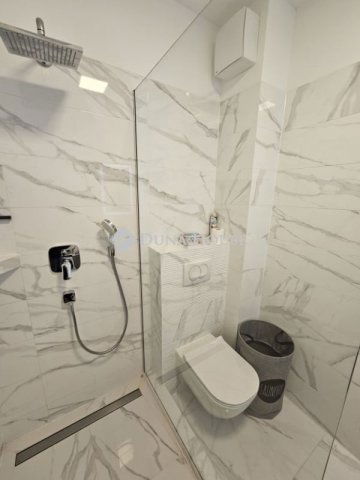 Eladó téglalakás, Pécsett 100 M Ft, 4 szobás