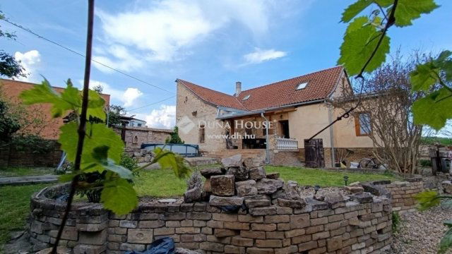 Eladó családi ház, Mohácson 138 M Ft, 4 szobás