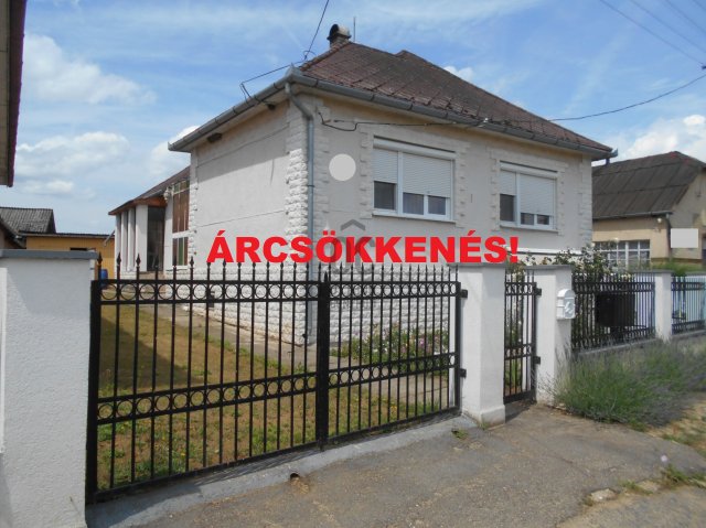 Eladó családi ház, Eperjeskén 28 M Ft, 5 szobás