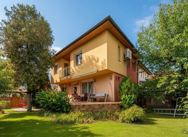 Eladó családi ház, Budapesten, XI. kerületben, Csurgói úton