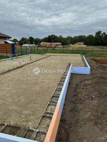 Eladó családi ház, Szigetbecsén 89.9 M Ft, 5 szobás