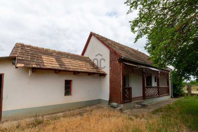 Eladó családi ház, Kislángon 9.9 M Ft, 1 szobás