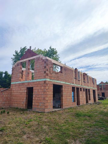 Eladó ikerház, Budakalászon 70 M Ft, 3 szobás