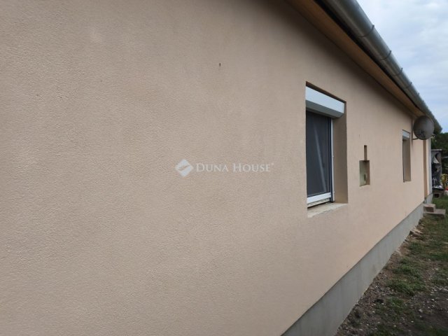 Eladó családi ház, Szentlőrincen 40 M Ft, 2 szobás