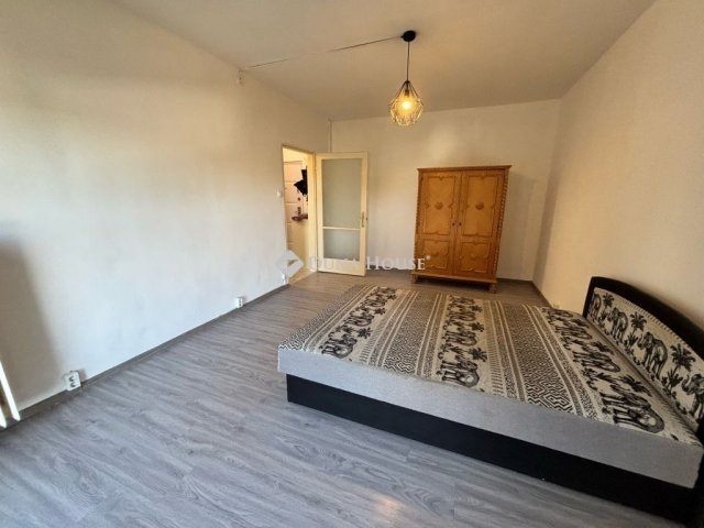 Eladó panellakás, Pécsett 40.9 M Ft, 2 szobás