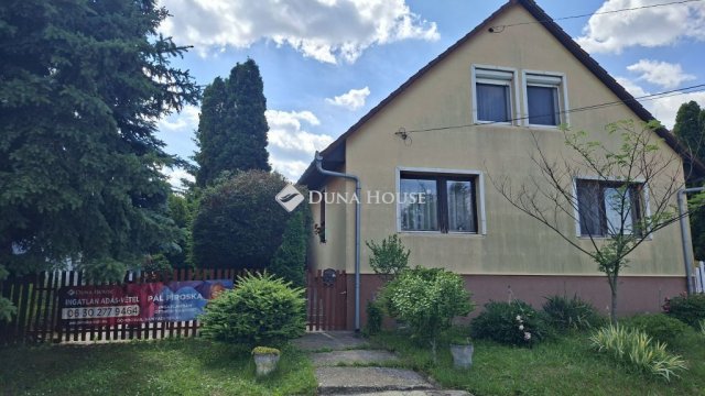 Eladó családi ház, Dombóváron 55 M Ft, 9 szobás