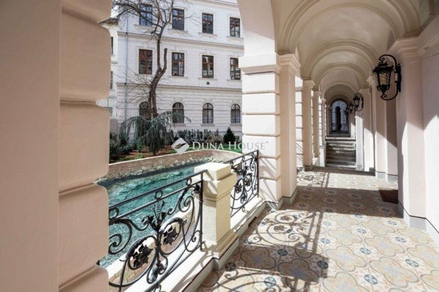 Eladó téglalakás, Budapesten, VI. kerületben 395 M Ft, 2 szobás