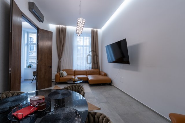 Eladó téglalakás, Budapesten, V. kerületben, Párizsi utcában