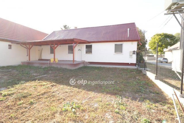 Eladó családi ház, Kiskunlacházán 54.9 M Ft, 4 szobás