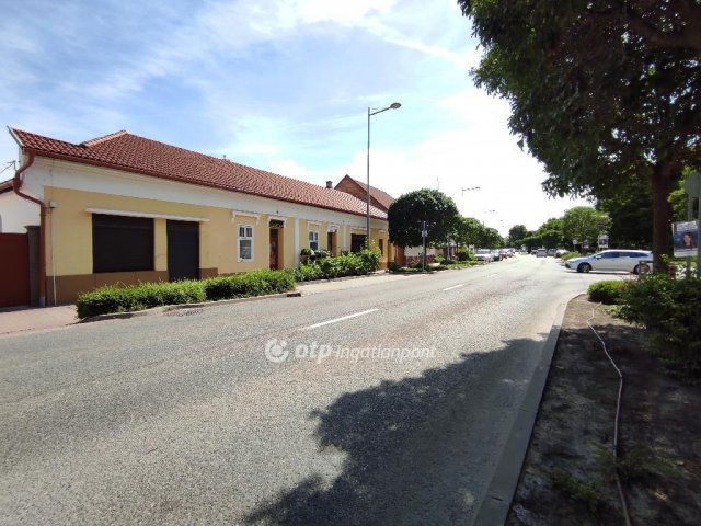 Eladó sorház, Pakson 200 M Ft, 3 szobás / költözzbe.hu