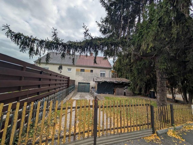 Eladó ikerház, Keszthelyen, Tapolcai úton 57.5 M Ft, 5 szobás