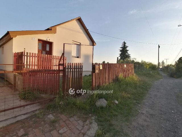 Eladó családi ház, Hajdúsámsonon 20.9 M Ft, 1 szobás