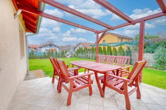 Eladó családi ház, Tárnokon 141.9 M Ft, 4 szobás