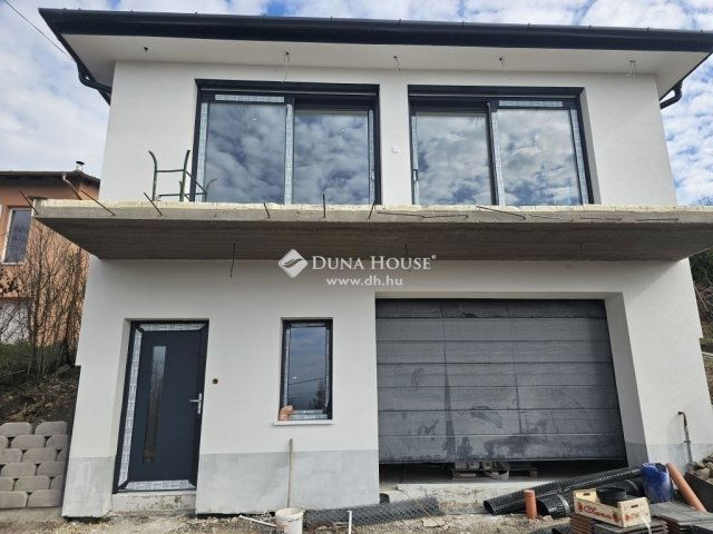 Eladó családi ház, Szentendrén 225 M Ft, 5 szobás
