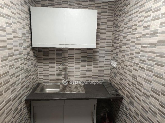 Eladó üzlethelyiség, Budapesten, XI. kerületben 84.9 M Ft